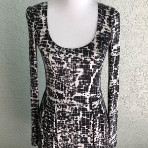 🎉2/$15🎉Woman’s Silence+Noise Dress - Sz M